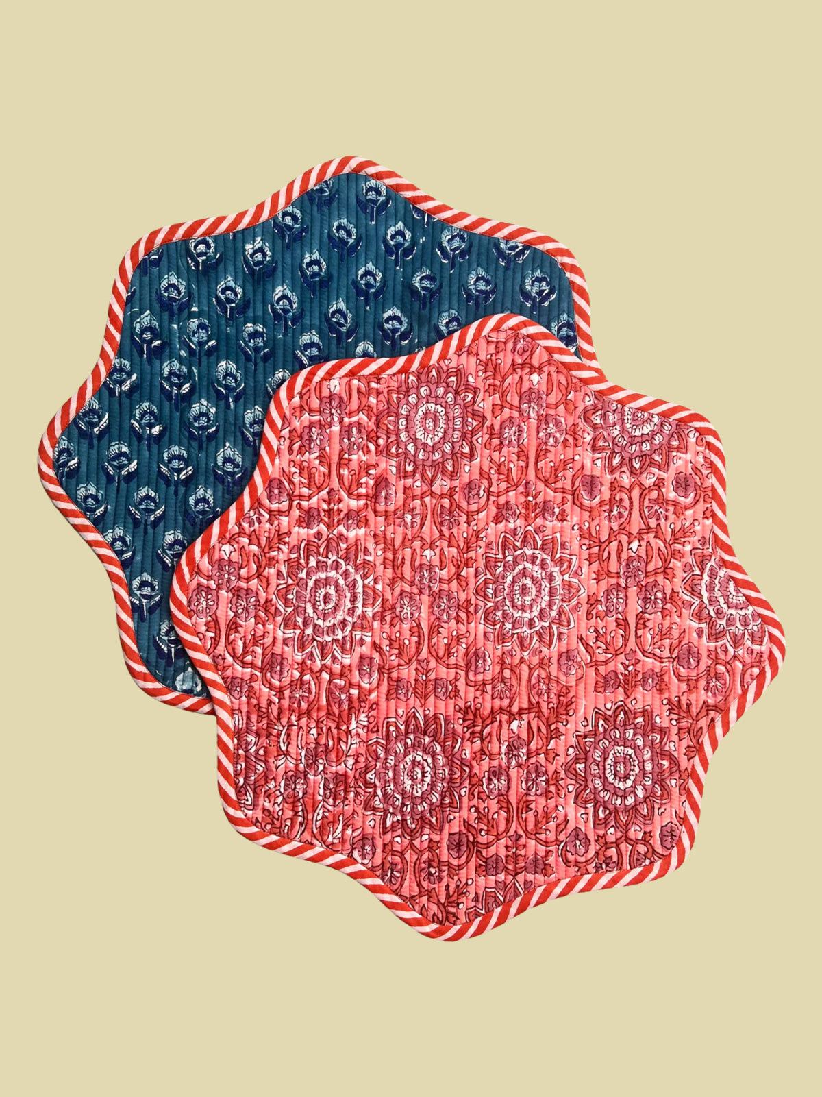 Scallop Placemat Blue/Red 38cm