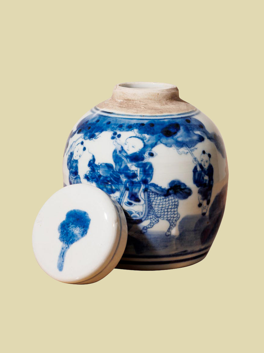 Blue & White Guardian Lion Vase 12cm